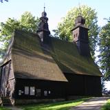 Drewniany kościół widziany z zewnątrz