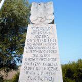 Image: Obelisk na granicy zaboru austriackiego i rosyjskiego Michałowice
